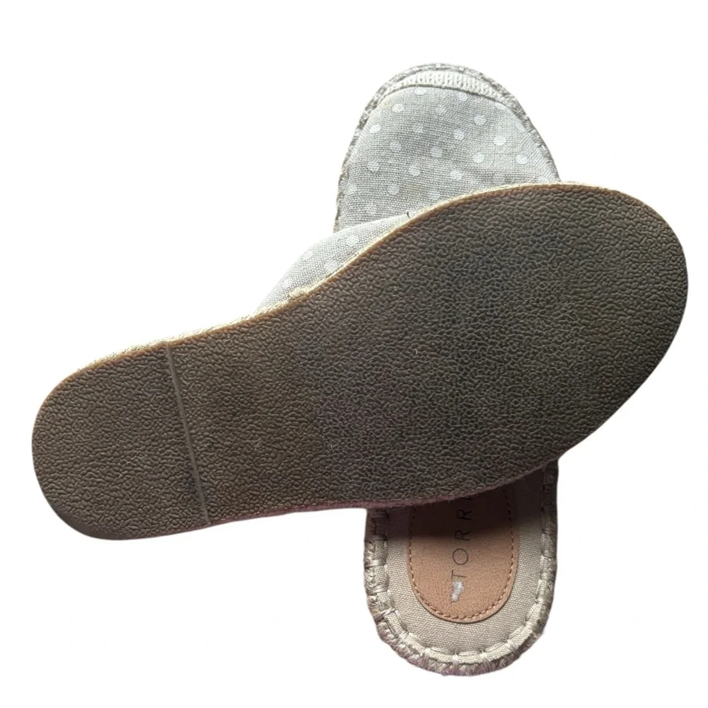 TORRID Cream/Gray Espadrille Mules with Polka Dot Design Size 7.5WW — ADORABLE!!